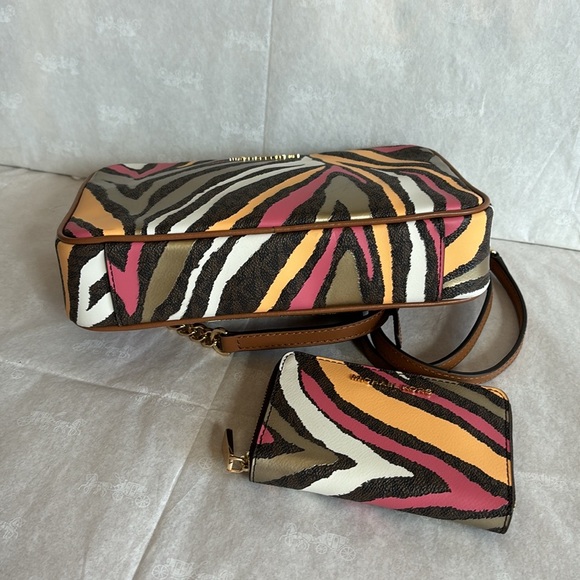 ✅SALE❤️‍🔥🆕Michael Kors Set🎁 - Picture 4 of 7